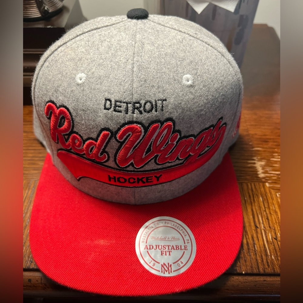 Mitchell & Ness brand new Detroit Red Wings grey wool hat.